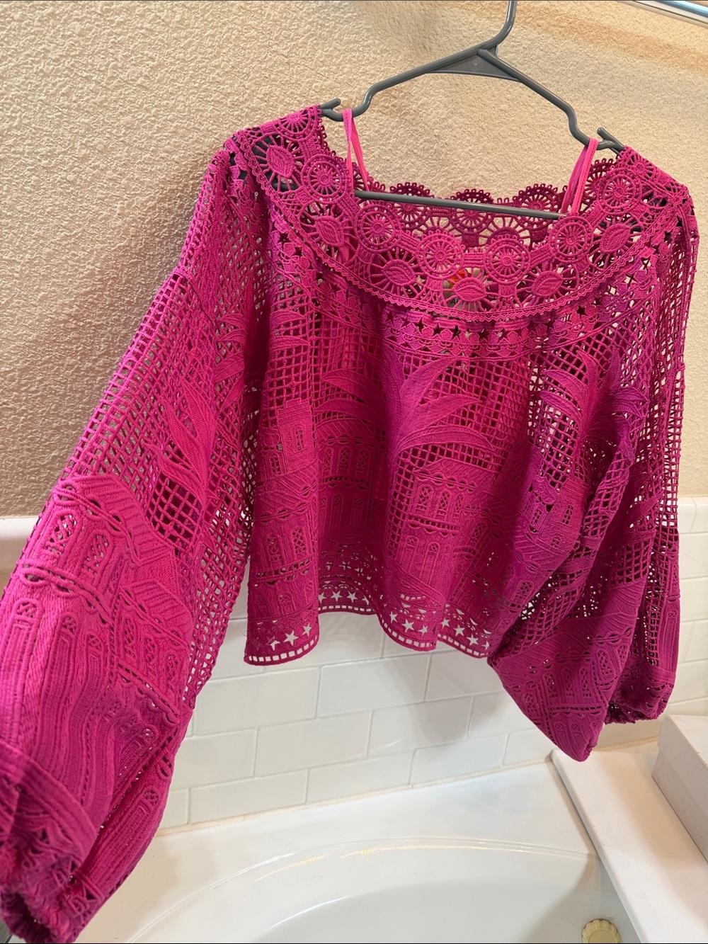 FARM Rio Alucina Lux Pink Guipire Blouse with tank . NEW w Tags